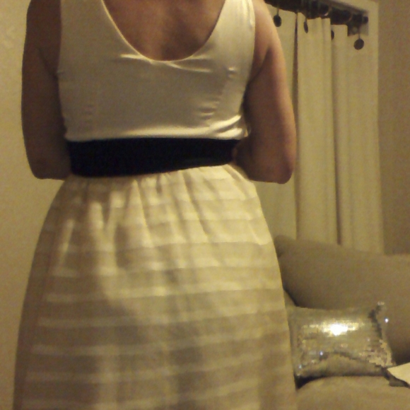 Dress - Picture 2 of 3